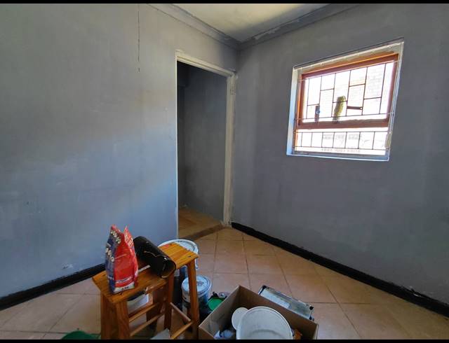 240M² BUILDING FOR SALE IN JEFFREYS BAY CENTRAL